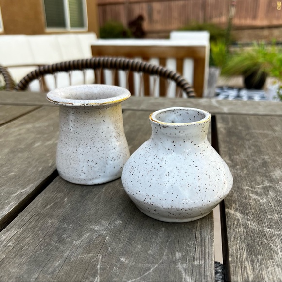 Studio Pottery Speckled Bud Vases Set of Two White Brown Gold Artist Signed - Picture 2 of 9